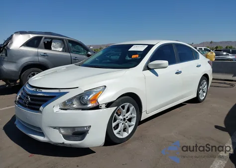 2014 Nissan Altima 2.5/2.5 S/2.5 Sl/2.5 Sv z USA, uszkodzony, nr VIN 1N4AL3AP3EN377351